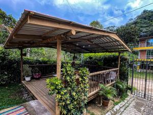 Habitación para 3 con acceso al rio y baño privado en San Rafael Antioquia