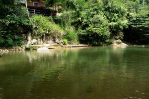 Habitación para 3 con acceso al rio y baño privado en San Rafael Antioquia