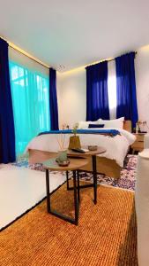 جناح سانتوريني بجلسة خارجية Santorini Suite with Outdoor Seating