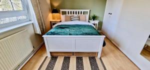 Canal View 3 bed Flat - Little Venice!