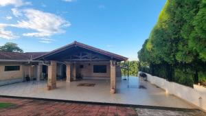 Casa com Vista al Rio Paraná con Naturaleza y Comfort