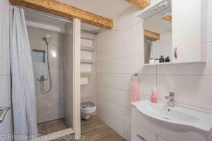 Blue Horizon - beautiful terrace with grill