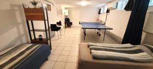 Spacious 110m2 2BR Basement Retreat, Jacuzzi, Table Tennis & Garden Access