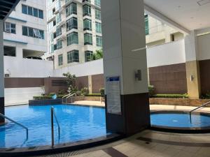 QUITE Euro Luxe 3BR 7 mins walk to high street