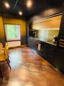 BRIVIBAS RESIDENCE - SUNSET, free PRIVAT parking, free WIFI, self check-in