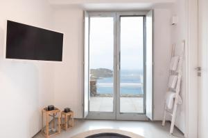 King Suite with Sea View room in The Summit of Mykonos