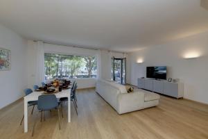 The Lake Giant with Lake View Renovated 2025 DesenzanoLoft Official Partner Homes & Villas by Marriott Bonvoy