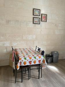 Room for 3 in Hamrun- ideal for students, family or vacation