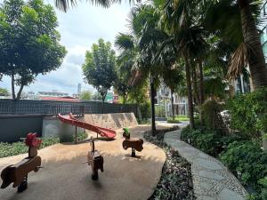 Chill Condo - BTS On Nut - Pool, Gym, Fast Wi-Fi
