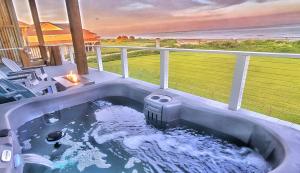 Beachfront - Hot Tub - Home Theater - 4hvězdičkové hotely ve městě Bolivar Peninsula