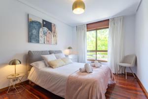 Apartamento de Lujo en Menéndez Pelayo I Parking Privado I Playas I Wifi