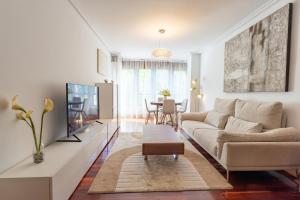 Apartamento de Lujo en Menéndez Pelayo I Parking Privado I Playas I Wifi