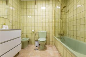 Apartamento de Lujo en Menéndez Pelayo I Parking Privado I Playas I Wifi