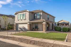 Spacious Entire Home 4B & 2.5B in Avondale Arizona