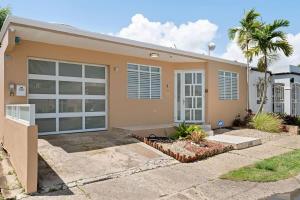 Family Home With Pool Near to The Airport and Solar Panel