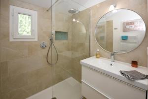 Maisons de vacances Tarascon Le Treize : photos des chambres