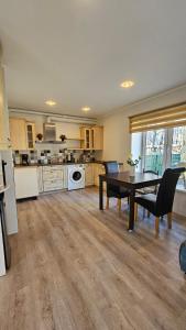 Sunny Nest Cozy Family Studio - 3hvězdičkové hotely ve městě Ventspils