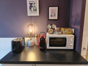 Spacious NEW Apt near Promenade up to 6 with AC