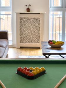 Spacious 3-Bedroom Shoreditch Apartment, 2 Baths & 2 Balconies Sleeps 6