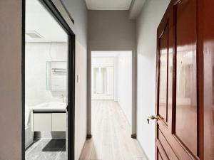 Lux saigon grand manhattan