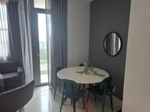 Apartment 1306, The Median