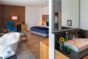 Patrix Hotel, Restaurant, Bar