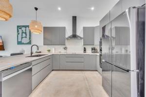 Wonderful New Tropical Pool House North Miami