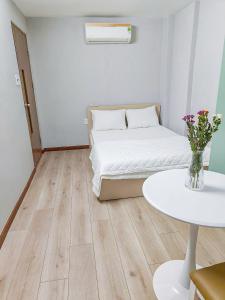 Lux saigon grand manhattan