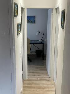 B&B / Chambres d'hotes Chambre dans maison individuelle avec climatisation : photos des chambres