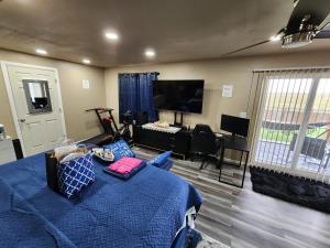 Entire Basement with private Entrance within walking distance from the Gaylord hotel