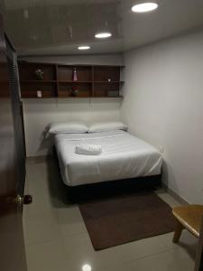 Aparta estudio cerca al aeropuerto