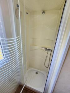 Maisons de vacances MOBIL HOME DANS CAMPING 3 etoiles GORGES DU VERDON CALME 4 PERS PLANCHA : photos des chambres