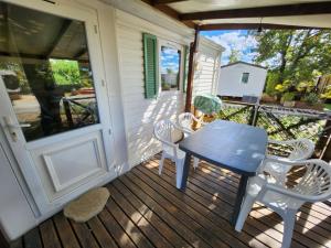 MOBIL HOME DANS CAMPING 3 etoiles GORGES DU VERDON CALME 4 PERS PLANCHA