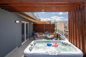 Anele Luxury Suites - Roof Top Jacuzzi