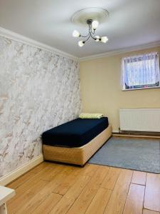 Charming 2 Bedroom Flat with Urban Views