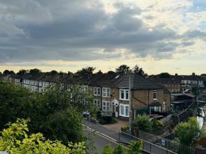 Charming 2 Bedroom Flat with Urban Views