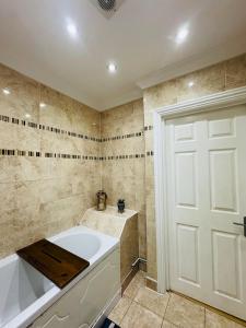 Charming 2 Bedroom Flat with Urban Views