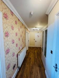 Charming 2 Bedroom Flat with Urban Views