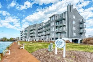 Harbour Island 402M condo