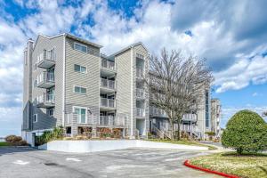 Harbour Island 402M condo