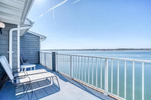 Harbour Island 402M condo