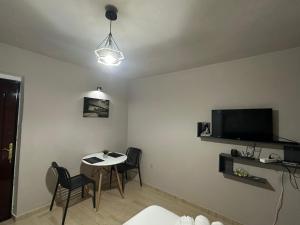 Cozy 5th floor Studio