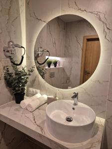 Ceglana Park Apartments- LUX- NEW- PRIV PARKING