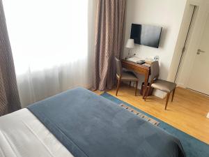 Hotels Hotel Victor Hugo : Chambre Double Supérieure