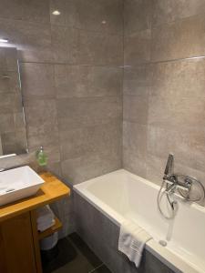 Hotels Hotel Victor Hugo : photos des chambres