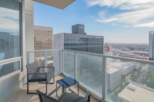 Lavish 21st Floor High Rise, Gym, Parking, Pool, Golf