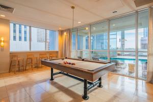 Elegant 22nd Flr HighRise DT, Gym, Pool, Parking, W-D