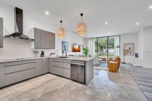 Stunning Tropical Pool House North Miami