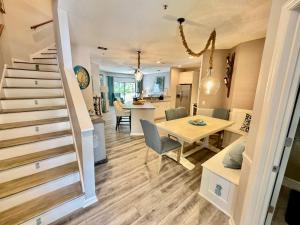 Pineapple Paradise Beach - 3BR 3BA - Pet Friendly