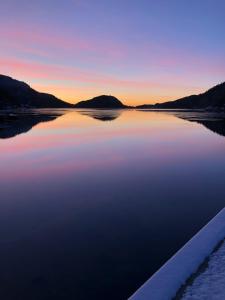 Barnevennlig med strand og hage - Wifi